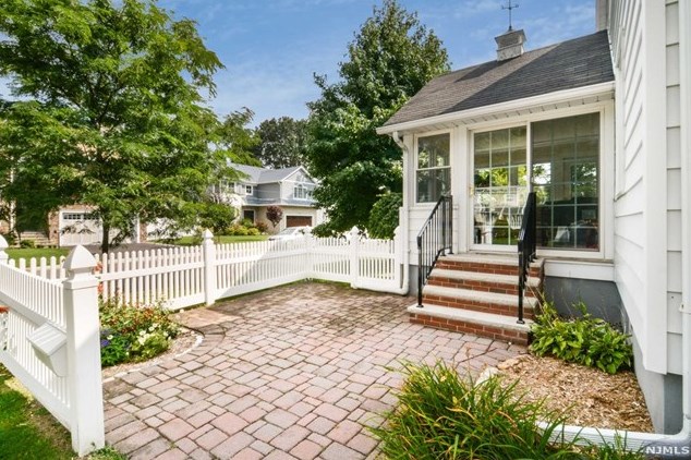 683 Ridgewood Rd, Oradell, NJ 07649