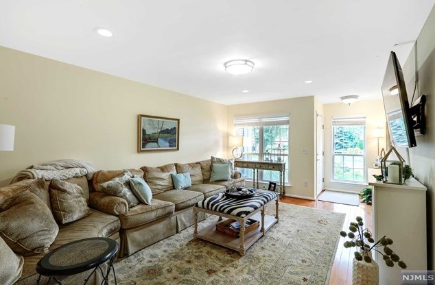 411 Green Mountain Rd, Mahwah, NJ 07430