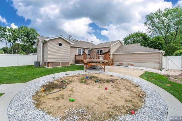 465 Ramapo St, Pompton Falls NJ  07442-2510 exterior