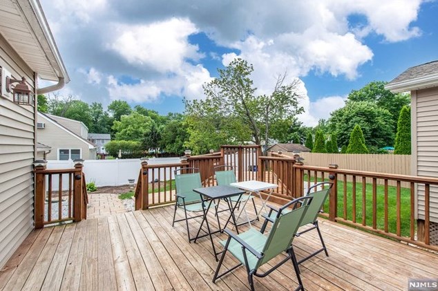 465 Ramapo St, Pompton Falls NJ  07442-2510 exterior