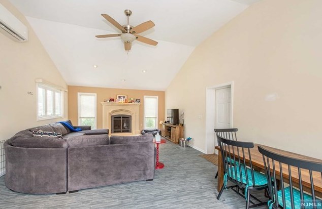 465 Ramapo St, Pompton Falls NJ  07442-2510 exterior