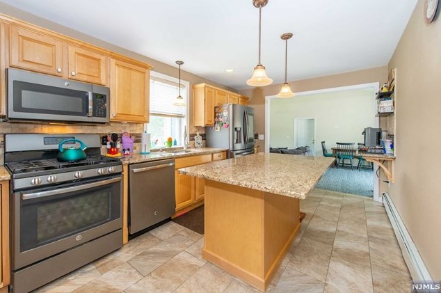 465 Ramapo St, Pompton Falls NJ  07442-2510 exterior