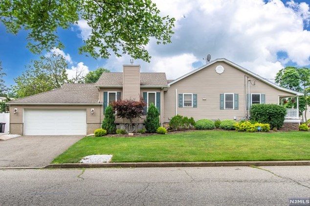 465 Ramapo St, Pompton Falls NJ  07442-2510 exterior