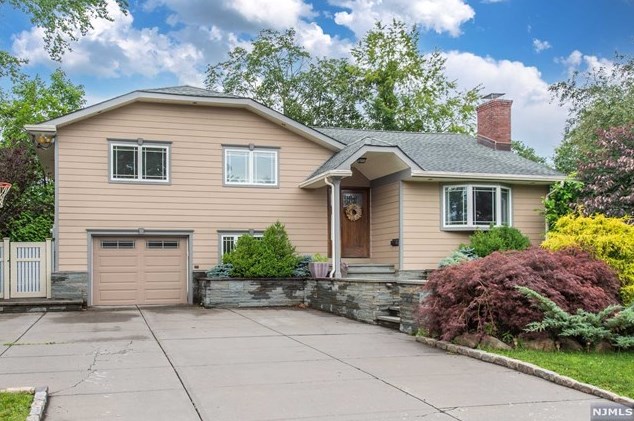 40 Benson Rd, Ridgewood, NJ 07452