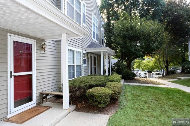 1337 Paddington Rd, Mahwah, NJ 07430