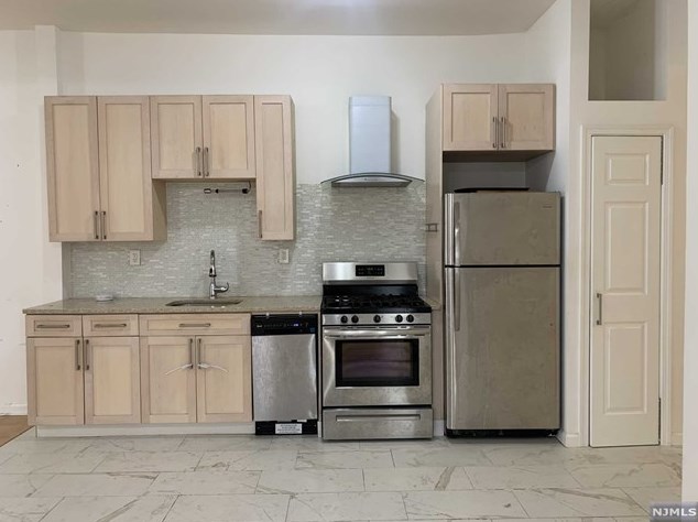 80 Maple St #1, Jersey City, NJ 07304