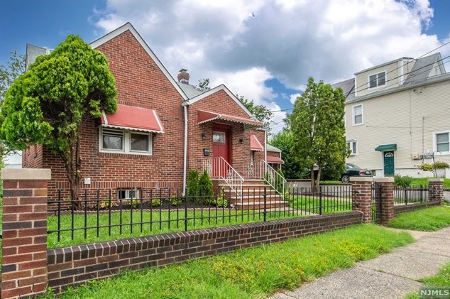 73 Morris Ave, Outwater, NJ 07026