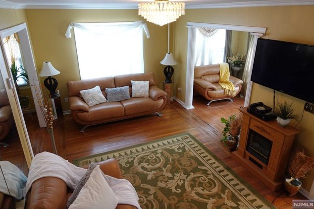 1153 Queen Anne Rd, Teaneck, NJ 07666