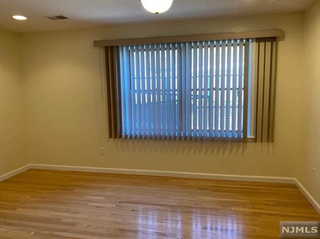 726 Riverside Ave #1, Lyndhurst, NJ 07071