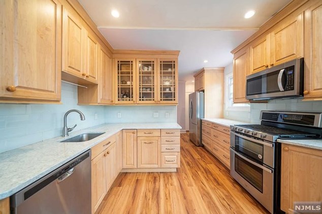 611 Albin St, Teaneck, NJ 07666