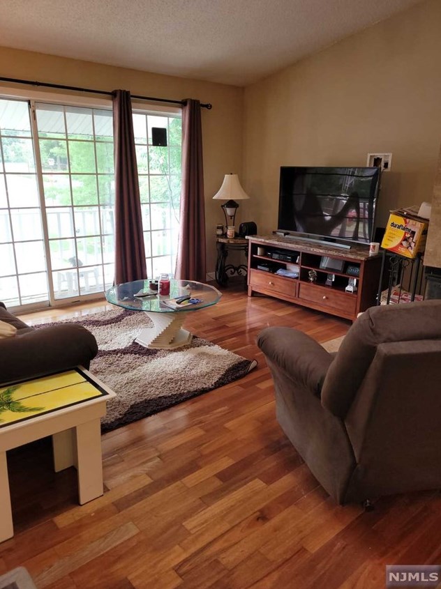 578 Holly Ct, Mahwah, NJ 07430