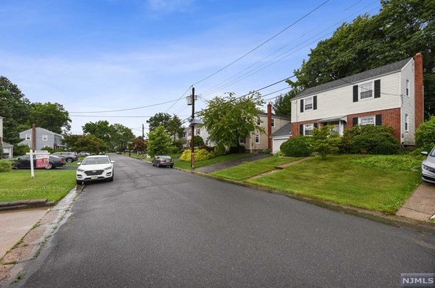 63 Hillcrest Dr, Dumont, NJ 07628