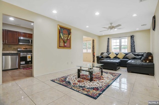 7015 Polk St, West New York, NJ 07093-1848