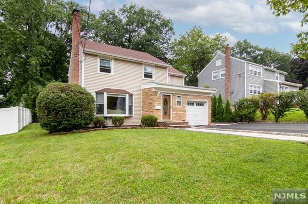 48 Brentwood Dr, Verona, NJ 07044