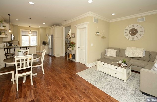 1 Glen Rock Square #d3, Ridgewood, NJ 07452