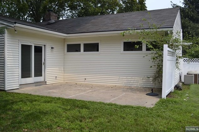51 Windham Rd, Hillsdale NJ  07642-1325 exterior