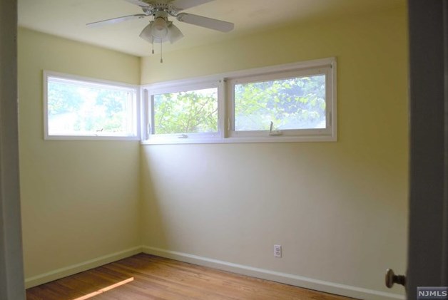 51 Windham Rd, Hillsdale NJ  07642-1325 exterior