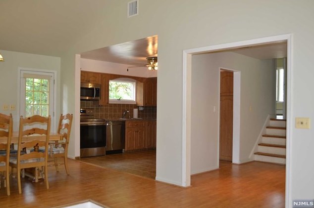 51 Windham Rd, Hillsdale NJ  07642-1325 exterior