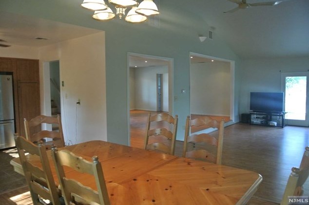 51 Windham Rd, Hillsdale NJ  07642-1325 exterior