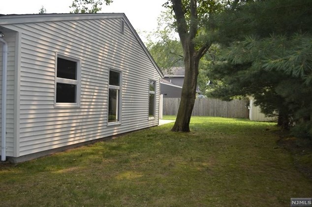 51 Windham Rd, Hillsdale NJ  07642-1325 exterior