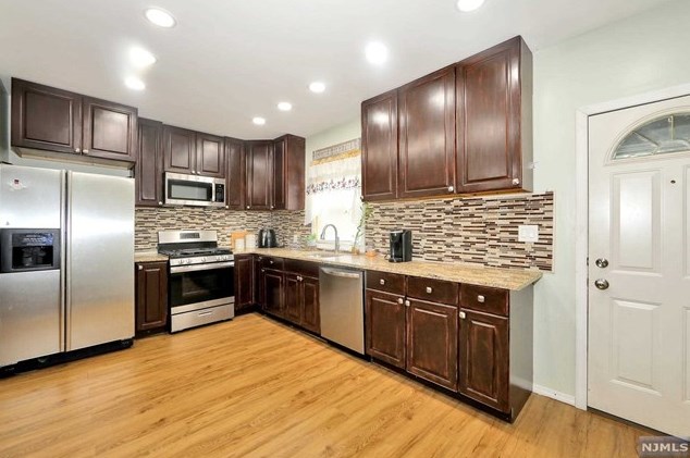 14 Spencer Pl, Outwater, NJ 07026