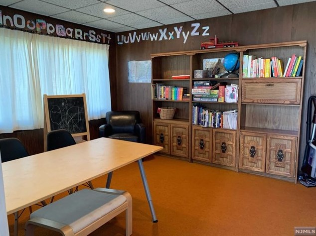 380 Mayhill St, Saddle Brook, NJ 07663