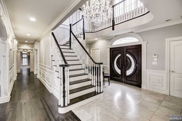 6 Finn Ct, Mahwah, NJ 07430