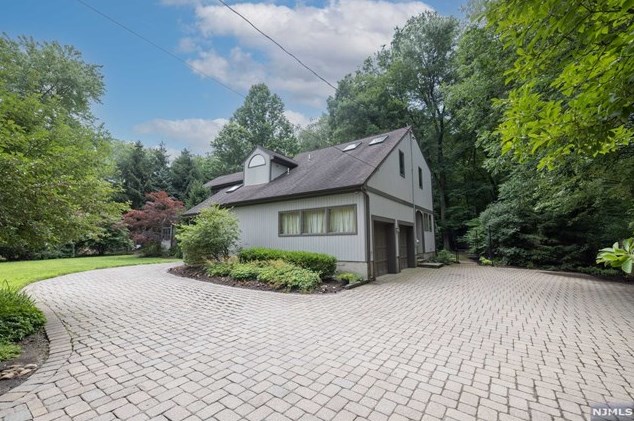 193 Orangeburgh Rd, Westwood, NJ 07675