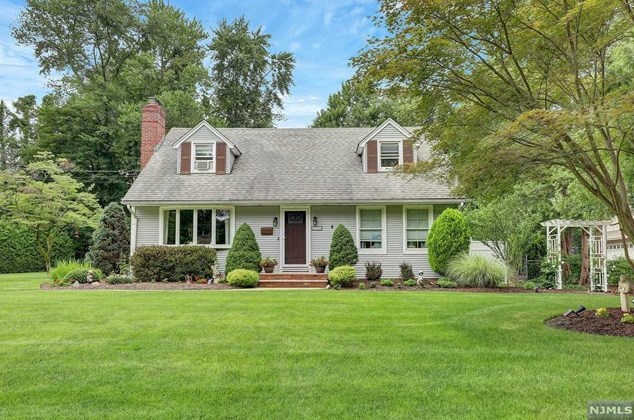 155 Bellair Rd, Ridgewood, NJ 07450