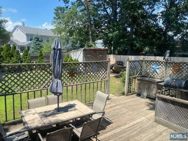 18 Roth St, Elmwood Park, NJ 07407-2532