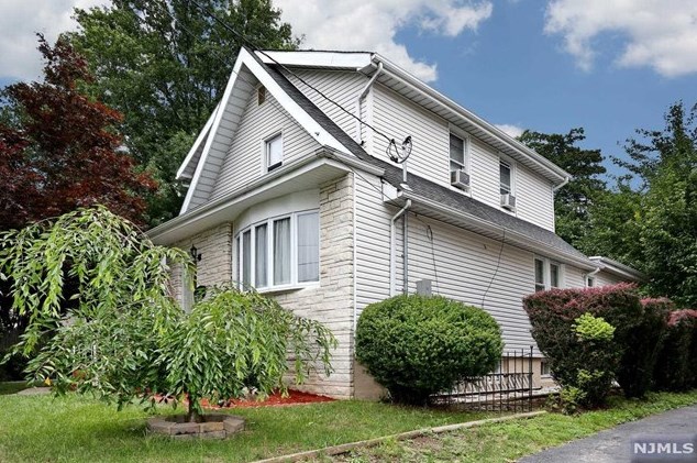 111 Oakwood Ave, Bogota, NJ 07603