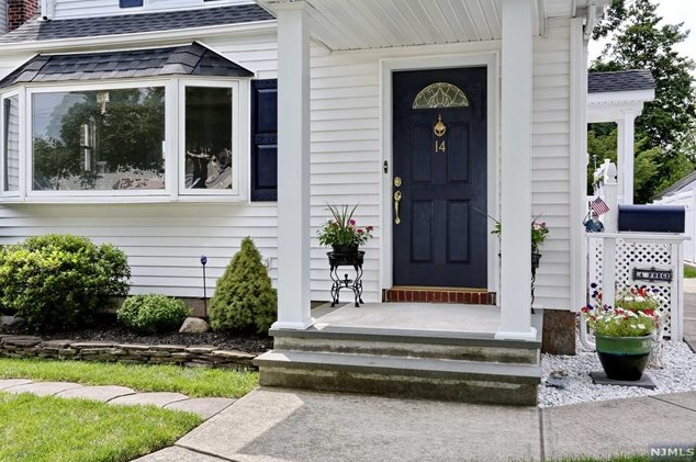 14 North Garden Ct, Outwater, NJ 07026