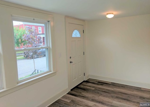 320 2nd St #1st Floor, Carlstadt, NJ 07072