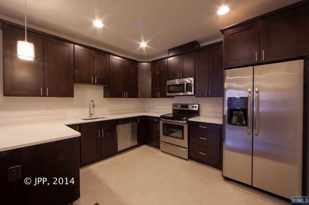 230 Walker St #1b, Cliffside Park, NJ 07010