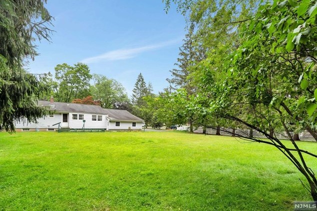 140 Cedar Dr, Westwood, NJ 07675-6845