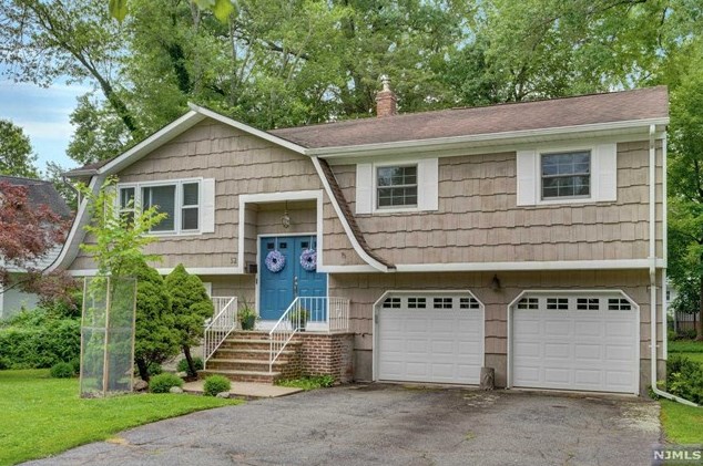 52 Lynn St, Harrington Park, NJ 07640