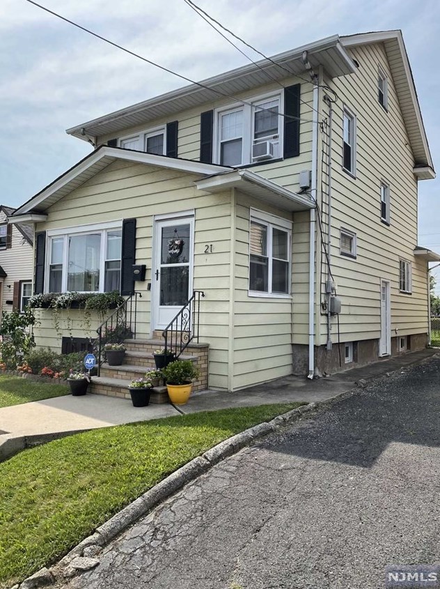 21 Rollins Ave, Clifton, NJ 07011-3515