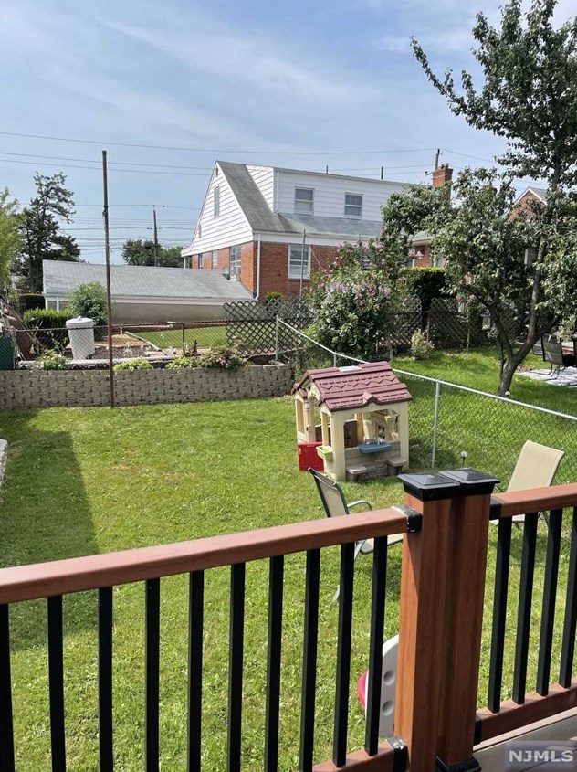 21 Rollins Ave, Clifton NJ  07011-3515 exterior