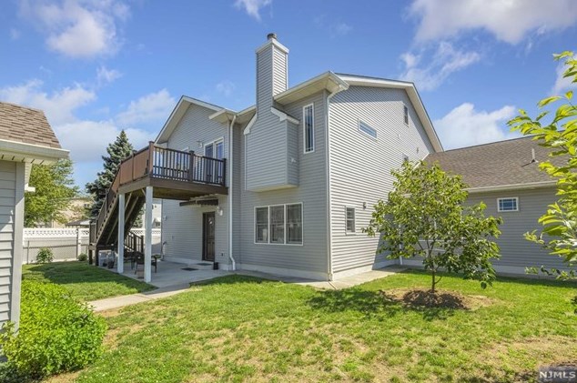 207 Sanford Ave, Lyndhurst NJ  07071-3010 exterior