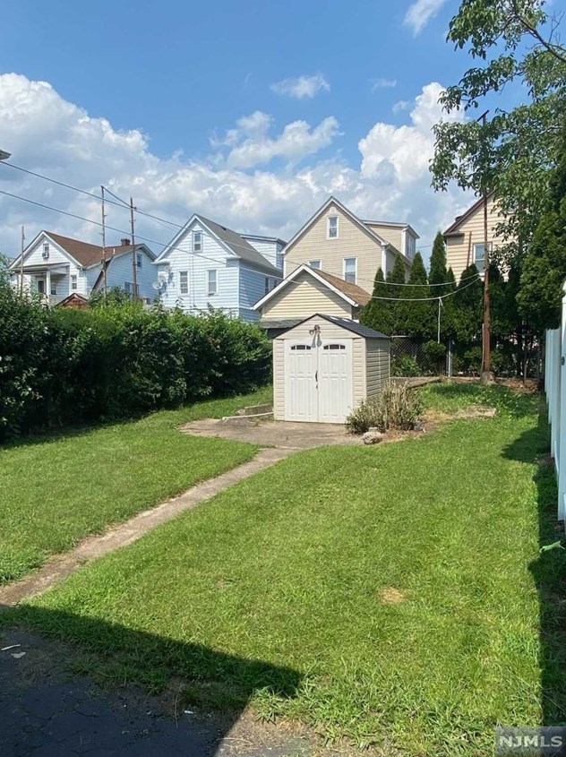 158 Shaw St, Outwater, NJ 07026