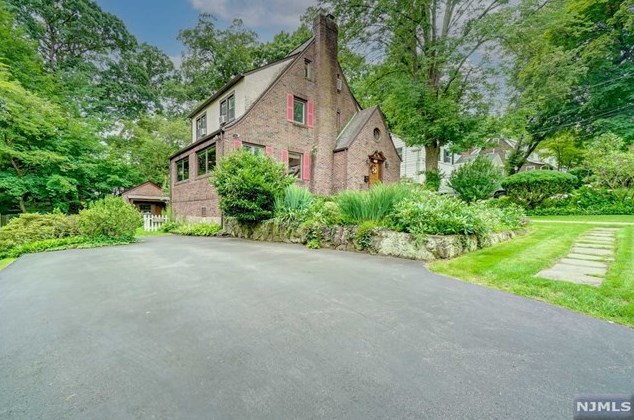 120 Sussex Rd, Tenafly, NJ 07670