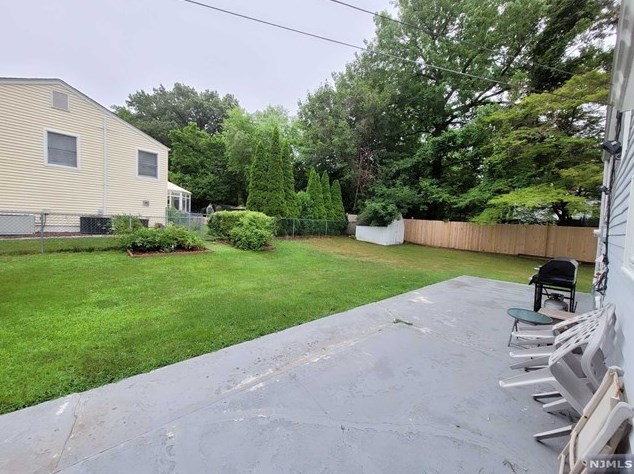 28 Knickerbocker Rd, Cresskill, NJ 07626