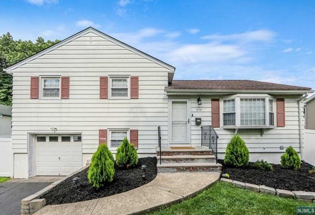 278 Homestead Rd, Paramus, NJ 07652-4710
