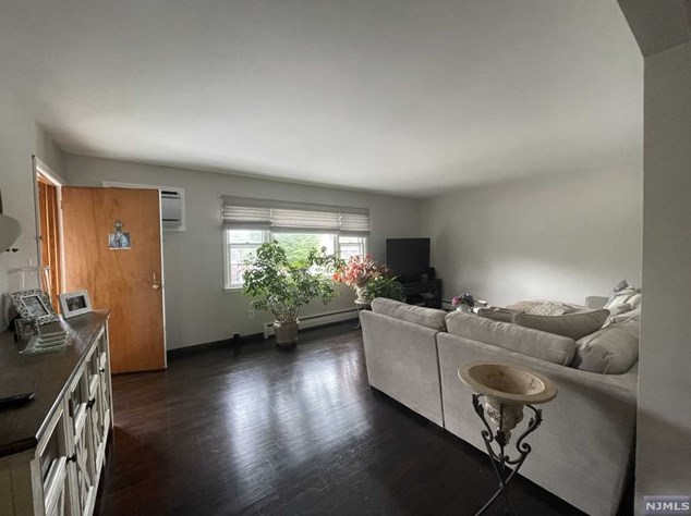 57 River St, Lodi, NJ 07644