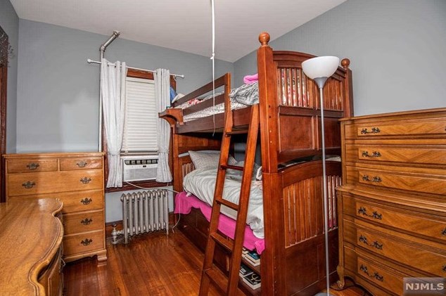 55 Linden Ave, Elmwood Park NJ  07407-2746 exterior
