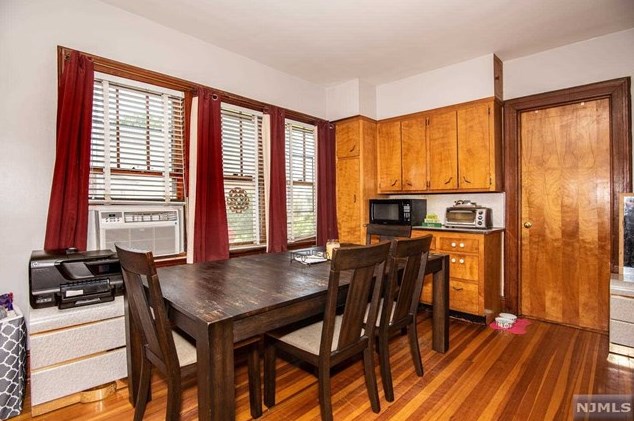 55 Linden Ave, Elmwood Park, NJ 07407-2244
