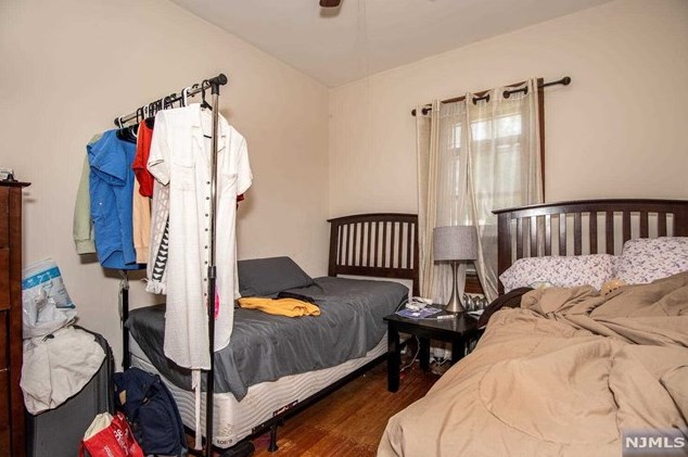55 Linden Ave, Elmwood Park NJ  07407-2746 exterior