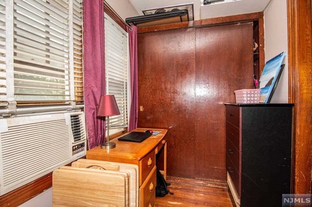 55 Linden Ave, Elmwood Park NJ  07407-2746 exterior