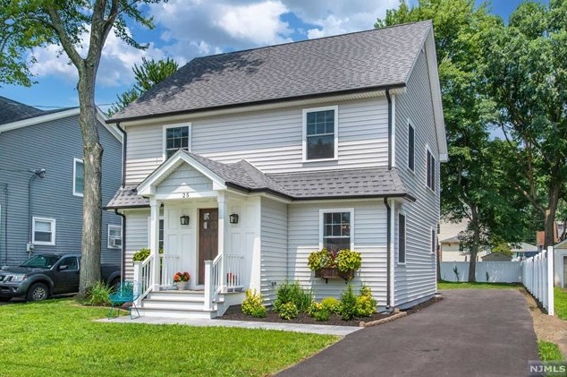 25 Lincoln Pl, Waldwick, NJ 07463-1923