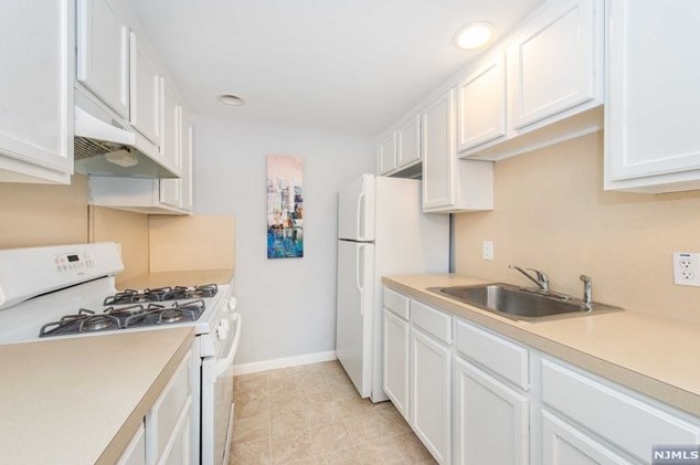 20 Terhune St, Bergenfield NJ  07621-2916 exterior